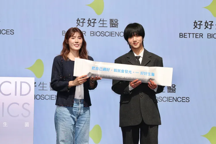 藝聲（右）表示自己很照顧身體，跟理科太太的品牌中旨很契合。莊宗達攝