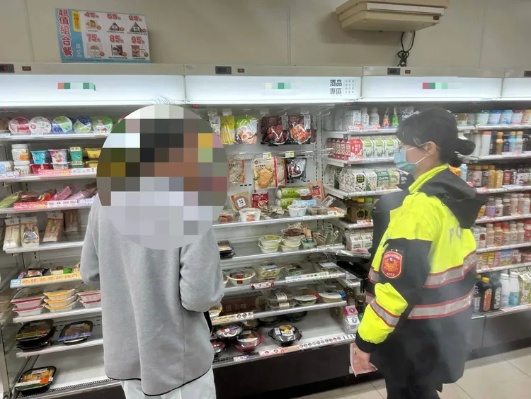 枋寮警方費盡心思，查出洪男來自新竹。翻攝畫面