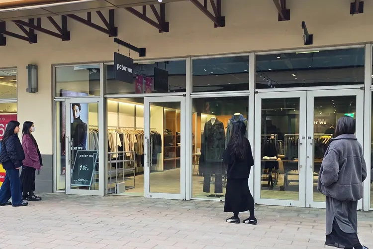旅法台灣設計師同名品牌Peter Wu，春節檔期首次到華泰開設Outlet快閃店！雋永不過時的設計，搶攻走春商機。業者提供