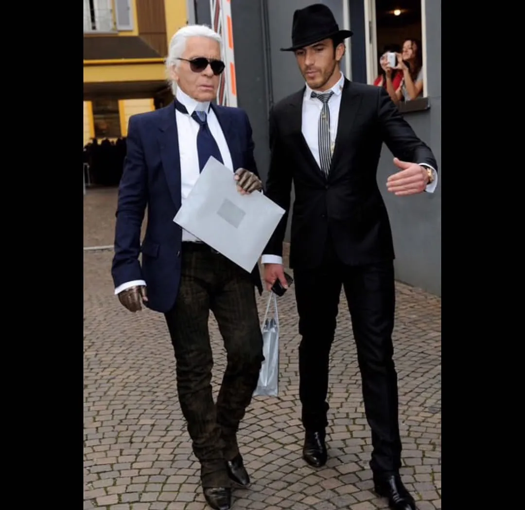 拉格斐的遺產受益人其中一位是他的長年助理塞巴斯蒂安容多（右）。