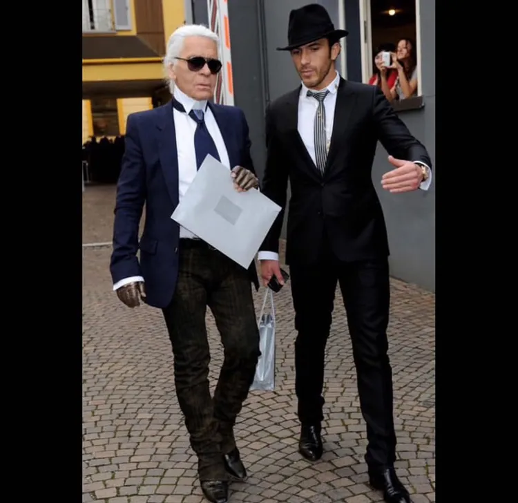 拉格斐的遺產受益人其中一位是他的長年助理塞巴斯蒂安容多（右）。