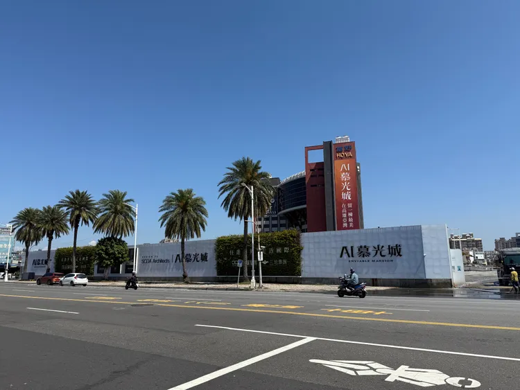 205兵工廠周邊有許多建商卡位，當中已進場銷售「AI慕光城」目前封盤中。葉家銘攝
