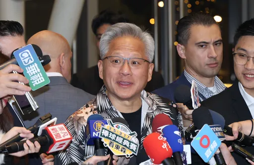 黃仁勳1句話穩住AI軍心！「含輝」ETF受青睞　相關題材再度升溫