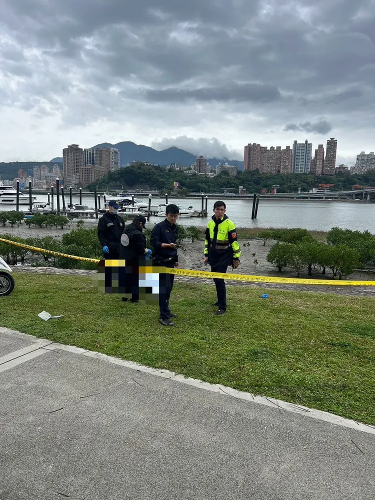 員警於現場調查。翻攝畫面