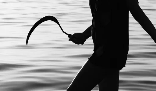 高雄女保全廠區遭男友瘋砍！　逃跑前還嗆「殺妳媽媽」警方追緝中