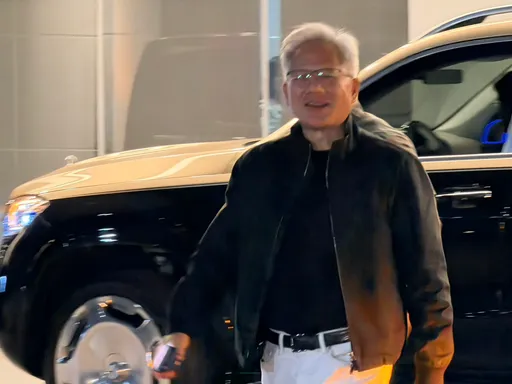 要回家看小狗了！黃仁勳喊這時間再來台灣　南台灣是否設總部這樣說