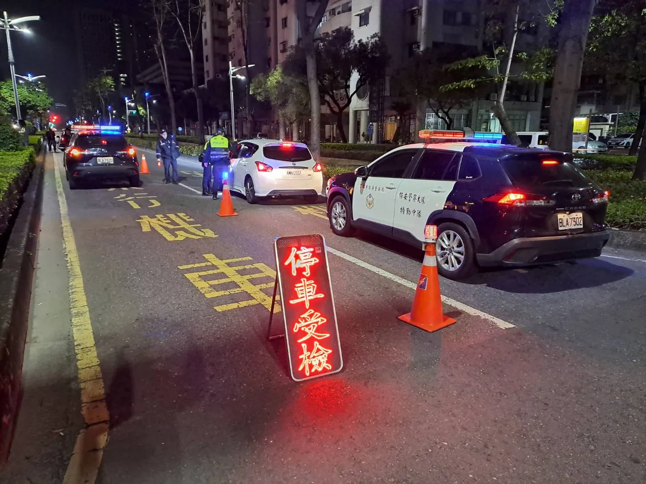 年假期間警方將無限期強力取締酒駕，針對易肇事地點、時段、路段加強執行設置路檢點攔檢。翻攝畫面