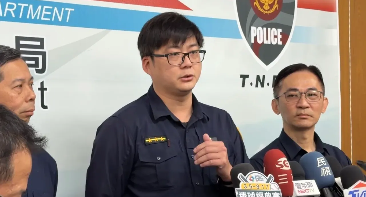 金華所警員王國豪當時備勤中，沒穿防彈背心，還是第一時間上前，大外割壓制陳男。民眾提供