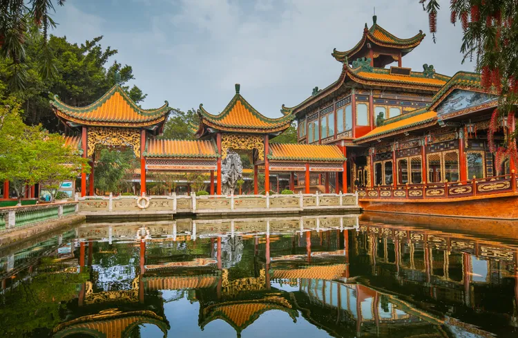 「廣州」是一座融合深厚歷史底蘊、現代經濟活力與正宗粵菜文化的城市。Booking.com提供