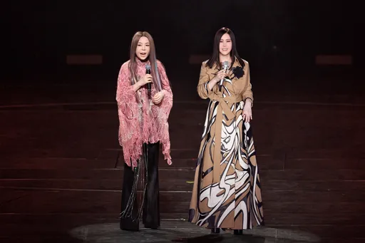 江蕙時隔16年合體妹妹江淑娜　台上討「唱酬紅包」打開傻眼了