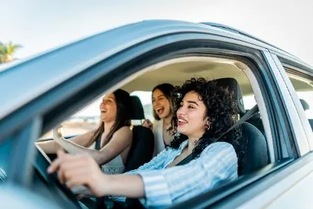 旅人認為共享公路旅遊更隨興有彈性（全球79%；台灣90%）、有機會認識新朋友（全球77%；台灣83%），並分擔駕駛責任（全球76%；台灣87%）。Booking.com提供