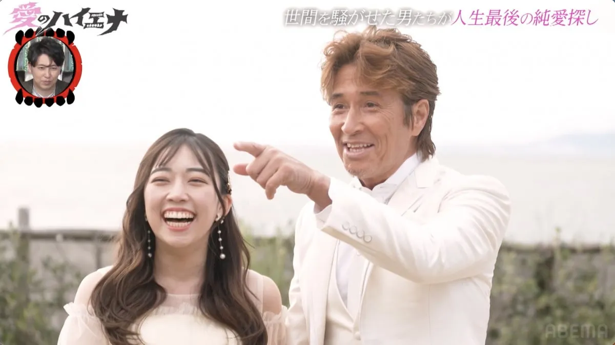 羽賀研二（右）2年前在戀愛節目中與女大生配對成功。翻攝Abema