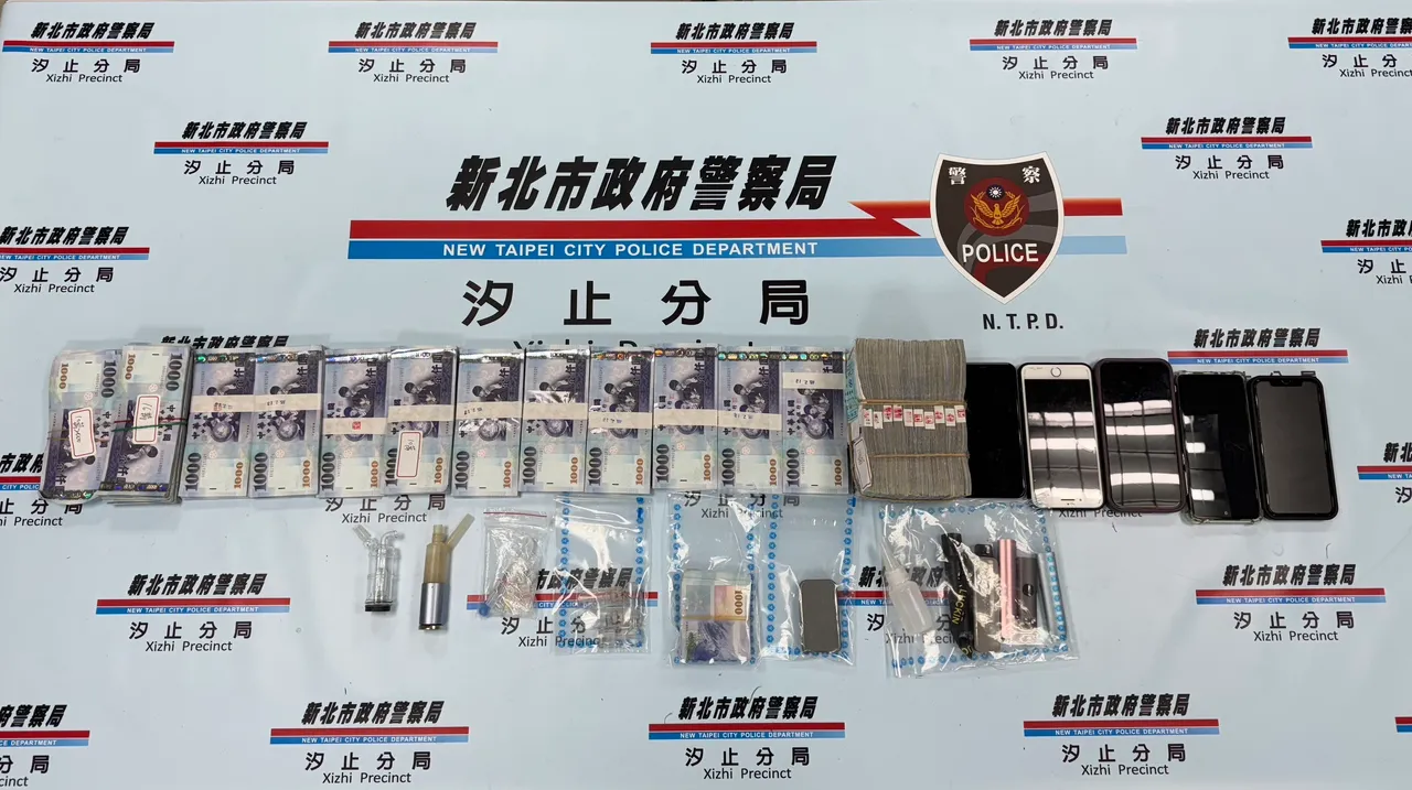 警方起獲贓款與毒品。翻攝畫面