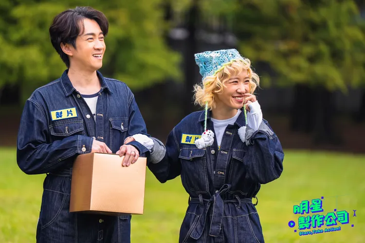 Lulu（右）高票當選優良員工，老公陳漢典為她開心。TVBS提供