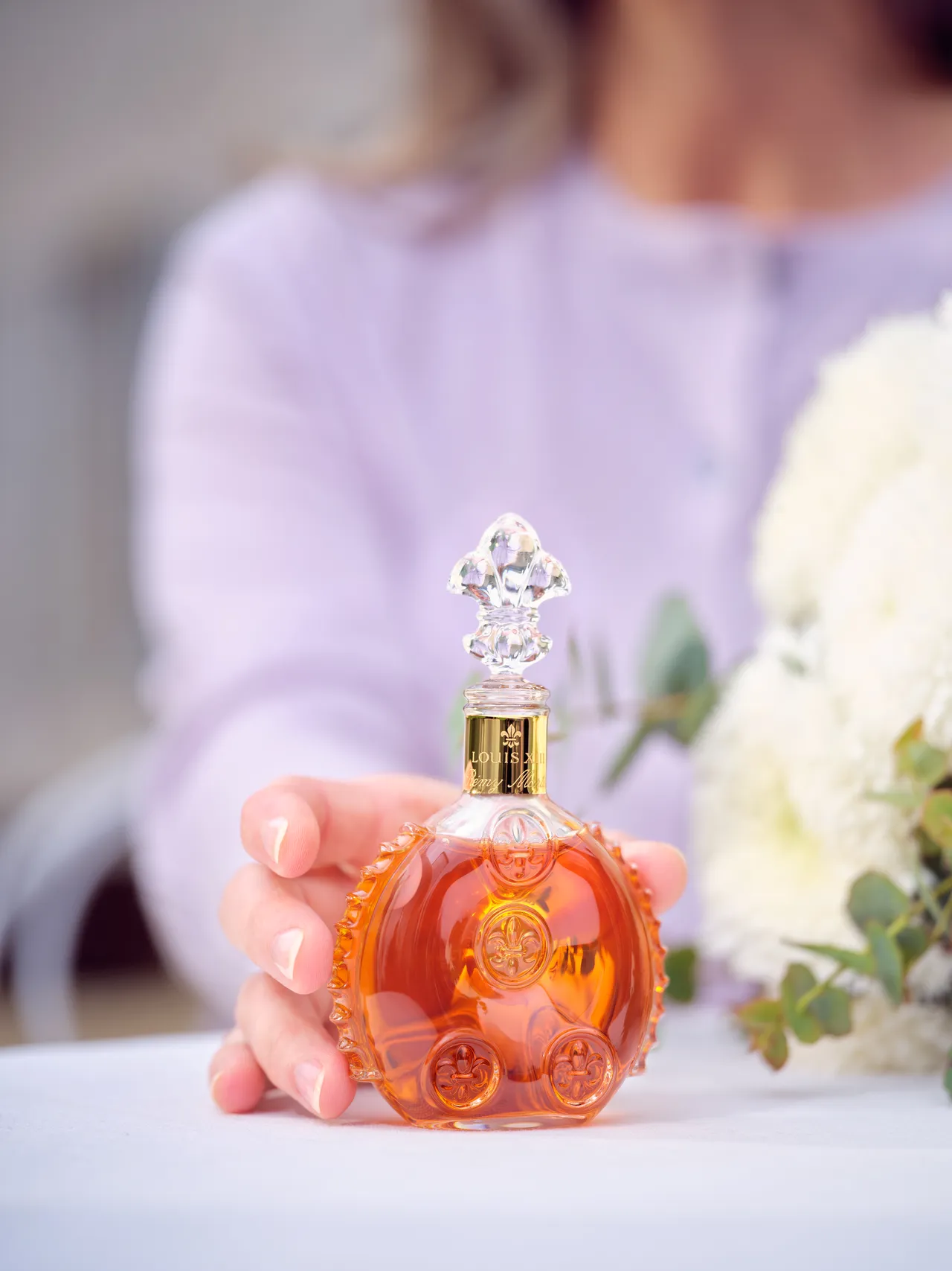 路易十三迷你瓶以精緻小巧比例保留經典水晶瓶設計與專屬序號，讓頂級干邑以更貼近日常的形式，成為節慶小酌與收藏兼具的選擇。業者提供