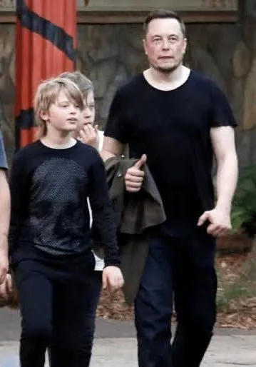 薇薇安出生時是男兒身。翻攝自X