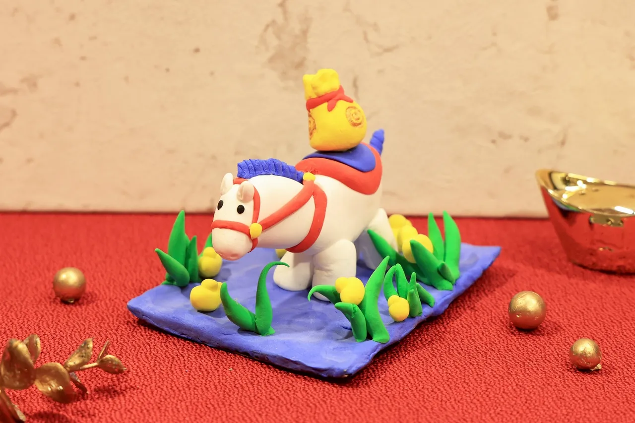 鶯歌陶瓷博物館春節期間將推出趣味陶藝手作課程—福氣小馬。文化局提供