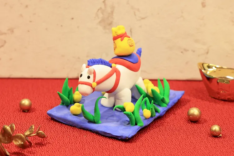 鶯歌陶瓷博物館春節期間將推出趣味陶藝手作課程—福氣小馬。文化局提供