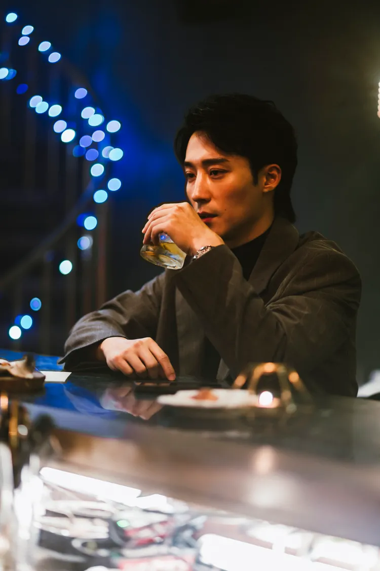 人氣男星卞慶華在豎屏劇《前任，請就位》中飾演濫好人。原來娛樂提供）