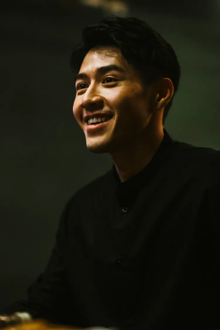 吳岳擎在本劇飾演故事的觀察者，見證整段愛情的興衰過程。原來娛樂提供