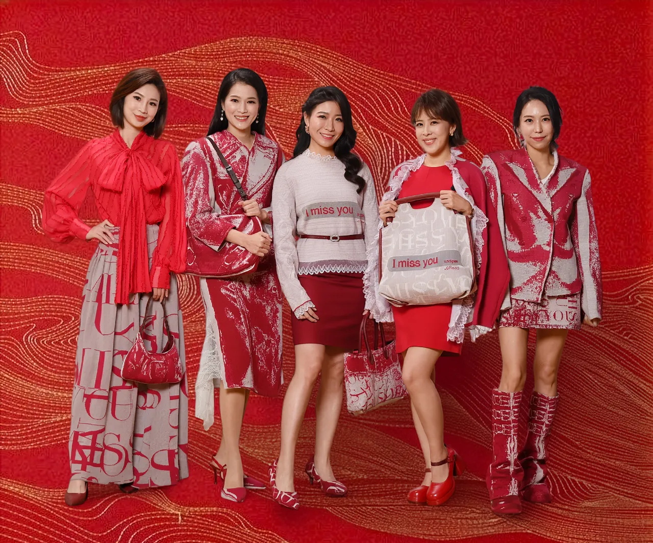 主播鄭凱中（左起）、李文儀、李昕芸、朱培滋、高毓璘。三立提供