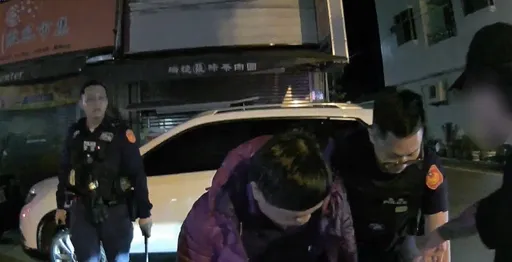 過年買彩券車被擋他鳴喇叭示警嚇到嬰兒　遭嗆「開賓士有什麼了不起」