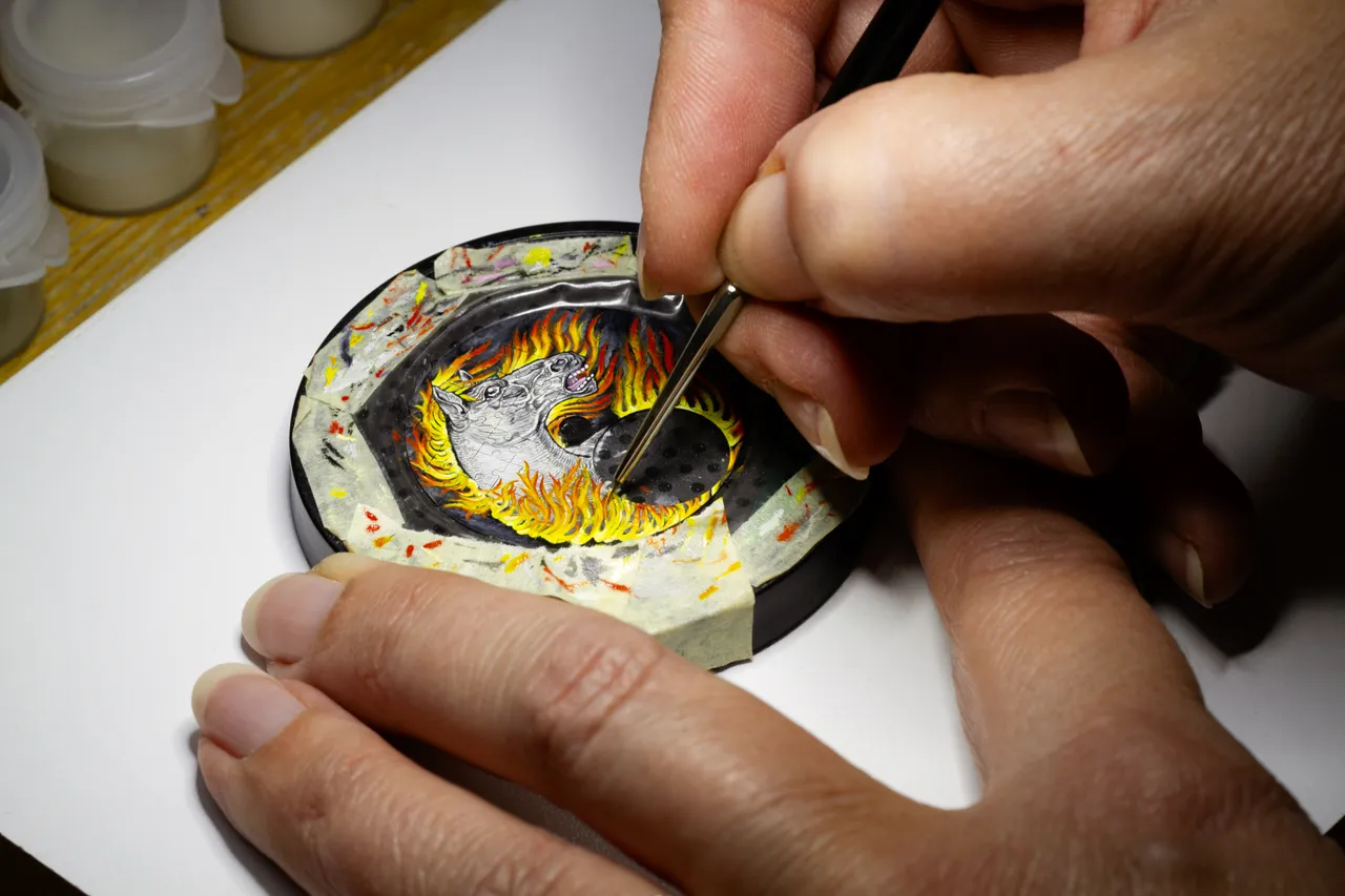 Louis Moinet Tourbillon Puzzle Fire Horse飛行陀飛輪腕錶擁有獨步業界的「拼圖錶盤」。品牌提供