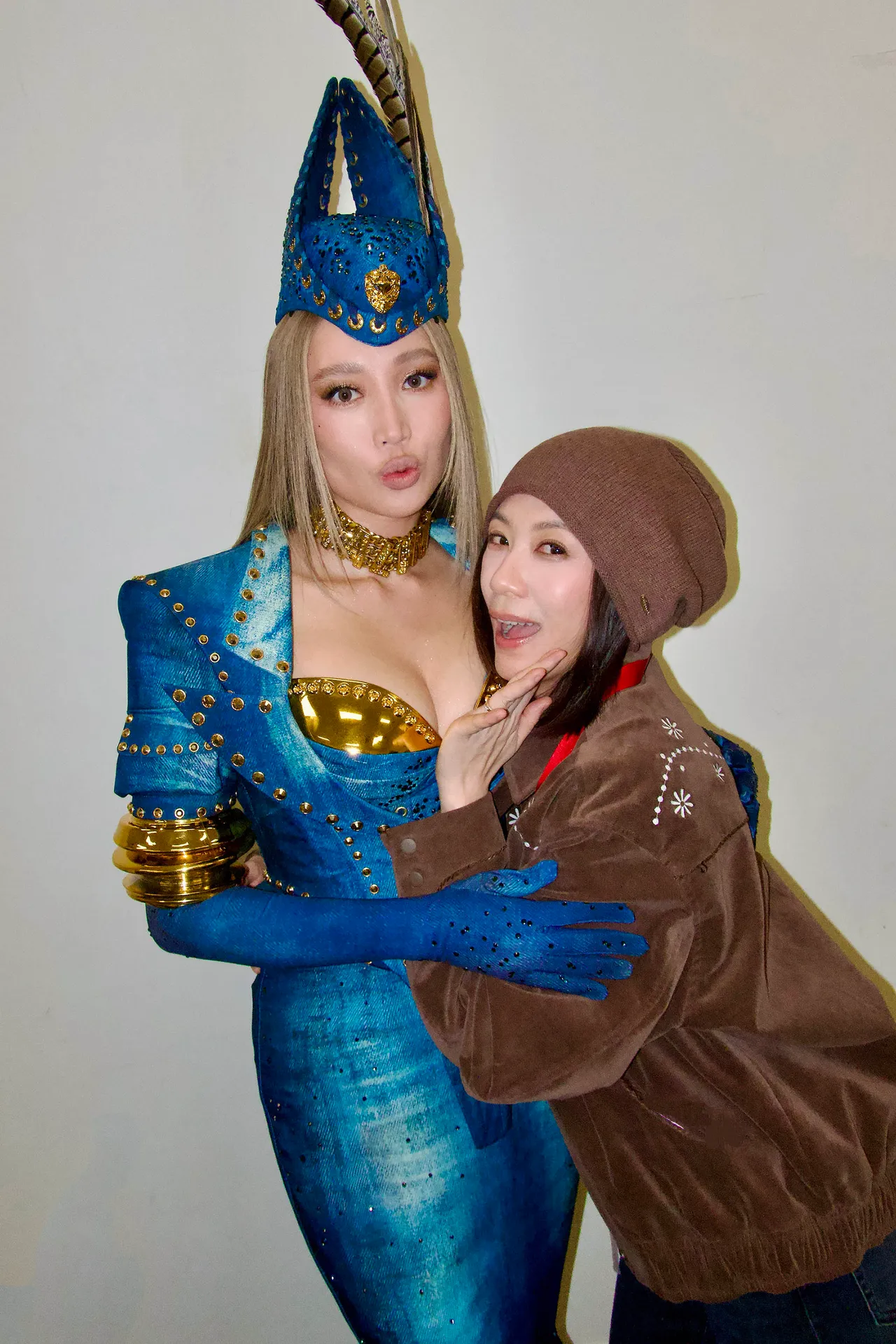 賈靜雯（右）現身欣賞，陪好友慶祝出道20周年。众悅娛樂提供