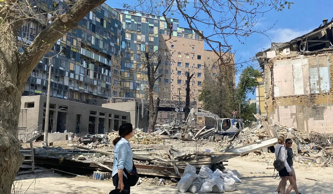 山田茜不畏戰爭，前往烏克蘭記錄受到戰事波及的貓狗。天馬行空提供