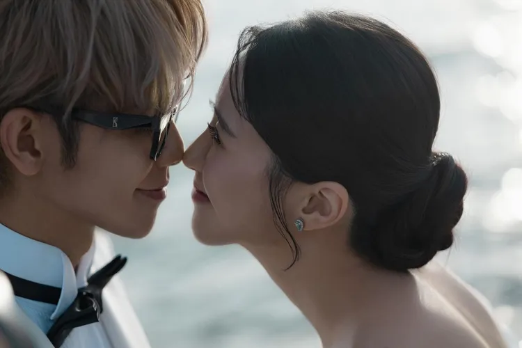 鼓鼓與大元磨鼻子。翻攝鼓鼓臉書