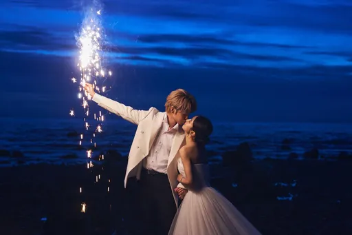 鼓鼓愛情長跑女星大元13年　新婚滿周年絕美婚紗照曝光！用力親下去