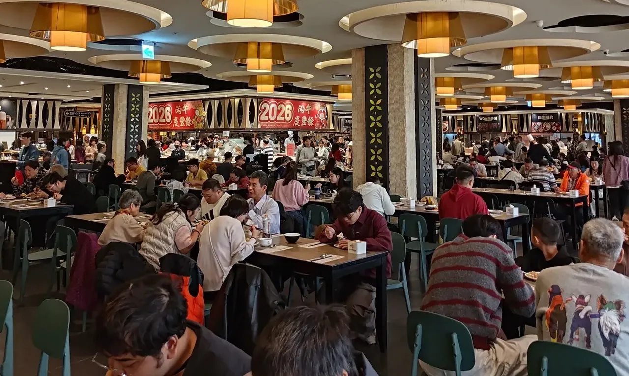 台中知名海鮮吃到飽出事！一家五口新年「烙賽」　食安處要查了