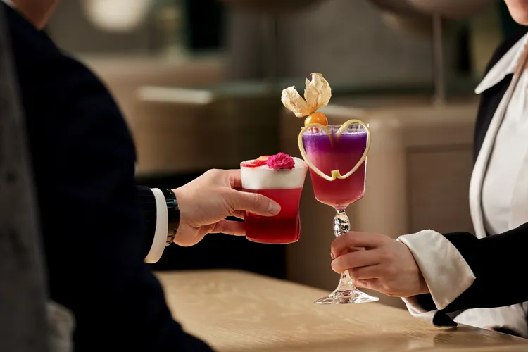 活動期間同步推出兩款無酒精調飲，豐富的層次與酸香平衡的口感，猶如戀愛初始的悸動。The Ukai Taipei提供