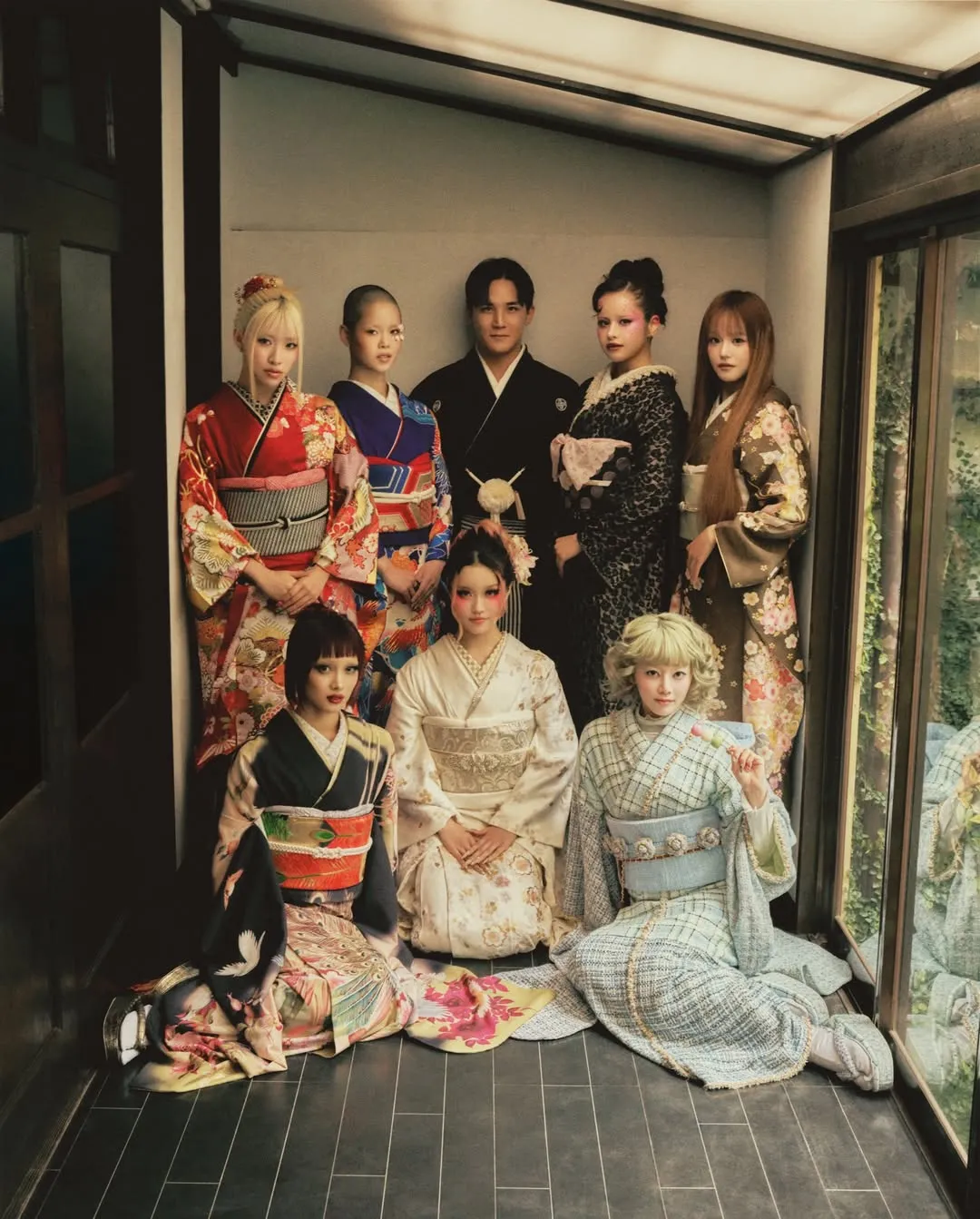 SIMON把「XG」7名成員當成女兒。翻攝simonjakops IG