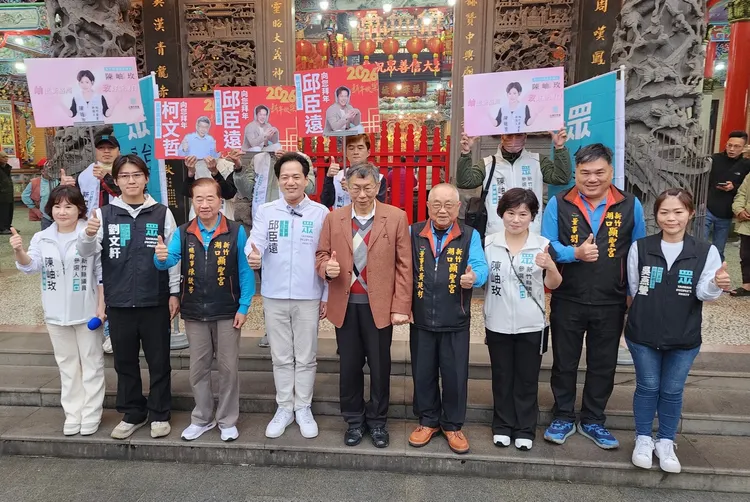 柯文哲希望民眾黨參選人有更多曝光。翻攝自邱臣遠臉書