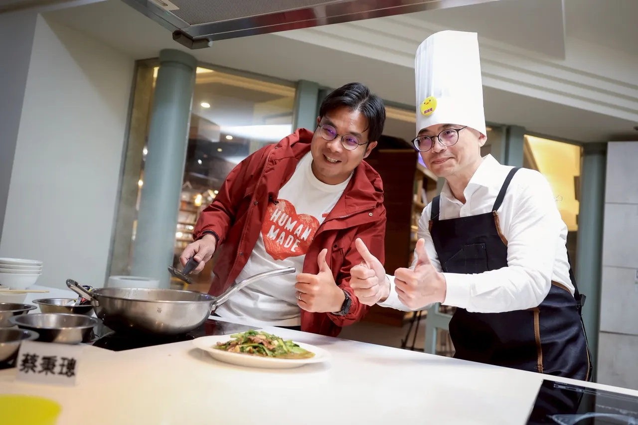 第三選區議員參選人蔡秉璁端出「沙茶羊肉」。翻攝畫面