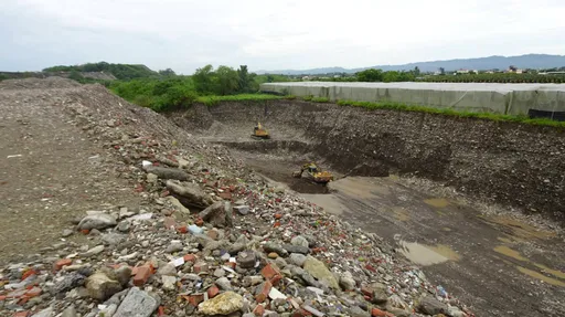 美濃大樹盜採砂石回填廢棄土！橋檢全部偵結　起訴106人扣押3197萬元、土地43筆