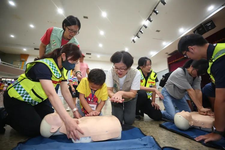 黃軒醫師呼籲，即便非醫療人員，也應學習CPR，以在關鍵時刻挽救生命。民眾提供