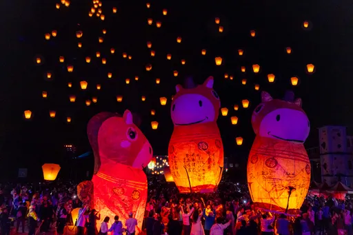 2026平溪天燈節今晚登場！3盞福馬主燈閃耀升空