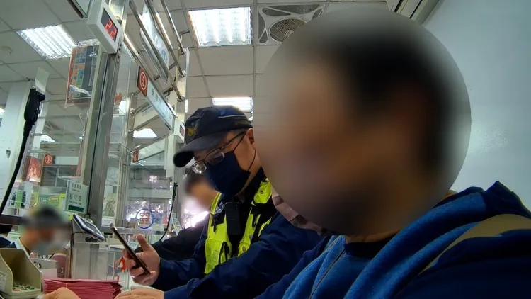 警方勸說蔡女這是假投資，千萬不要匯款。翻攝畫面