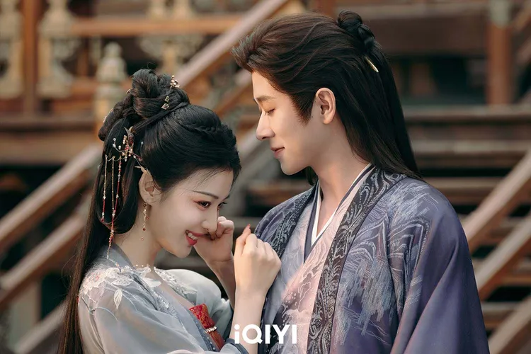 王楚然穿書成禍國妖妃，攜手暴君丞磊逆襲求生。iQIYI愛奇藝國際站提供