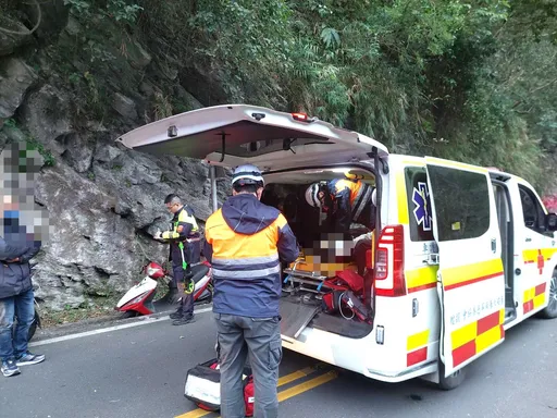 一家4口春節騎機車遊中橫長春祠　媽媽自摔水溝送醫不治