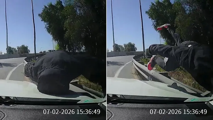 後車駕駛果斷催油門把一名搶匪撞飛，隨即開車逃離現場。翻攝自YouTube