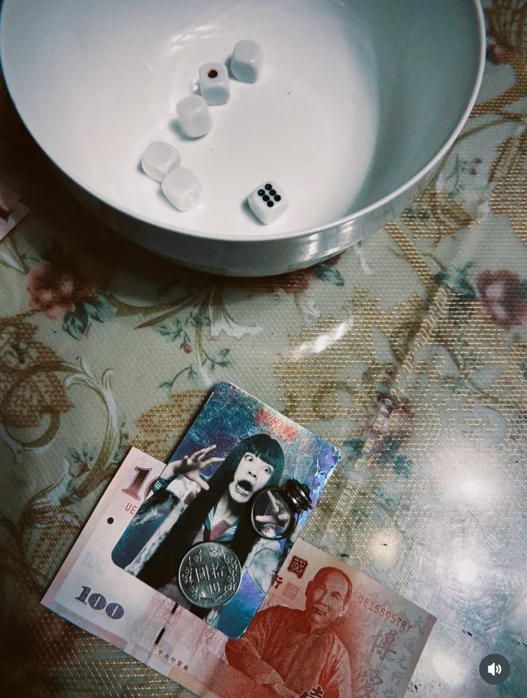 曹佑寧的過年日常照，構圖被指套牢王淨。翻攝IG