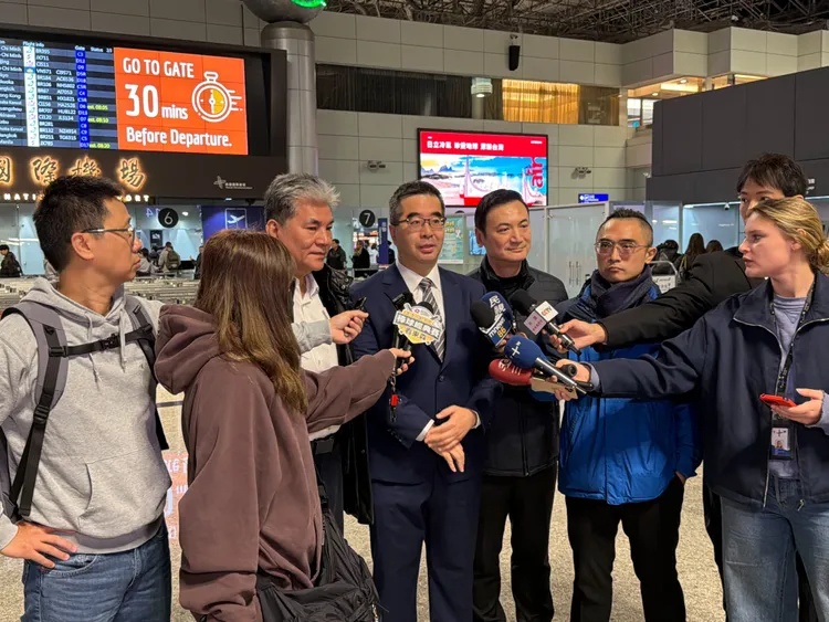 國民黨副主席蕭旭岑今天偕同國政基金會副董事長李鴻源與40名專家學者，率團前往北京出席雙方智庫舉辦的「兩岸交流合作前瞻論壇」。國民黨提供