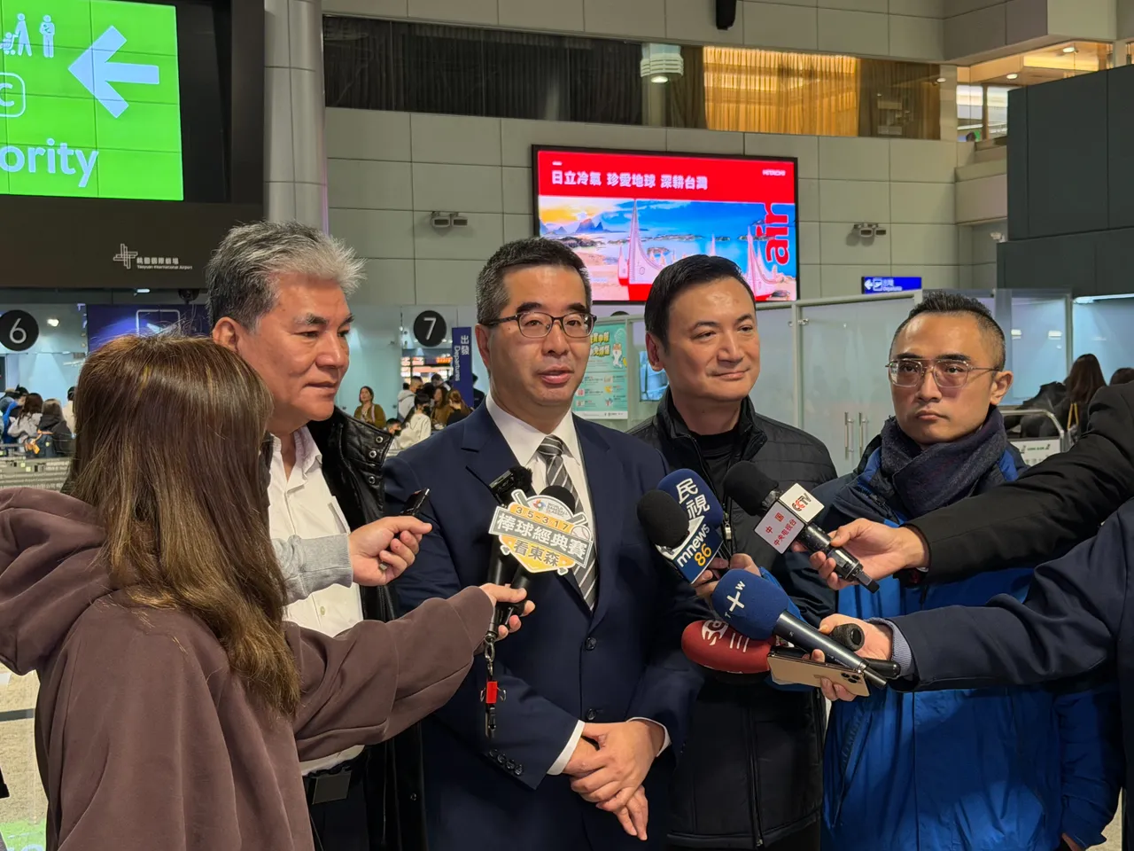 國民黨副主席蕭旭岑今天偕同國政基金會副董事長李鴻源與40名專家學者，率團前往北京出席雙方智庫舉辦的「兩岸交流合作前瞻論壇」。國民黨提供