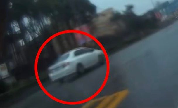 砰砰砰!中壢惡駕駛拒檢衝撞上演街頭追逐 員警連轟12槍制止仍在逃