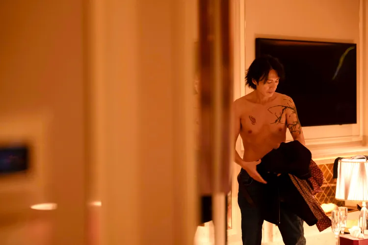 黃子華展露身材。華映娛樂提供