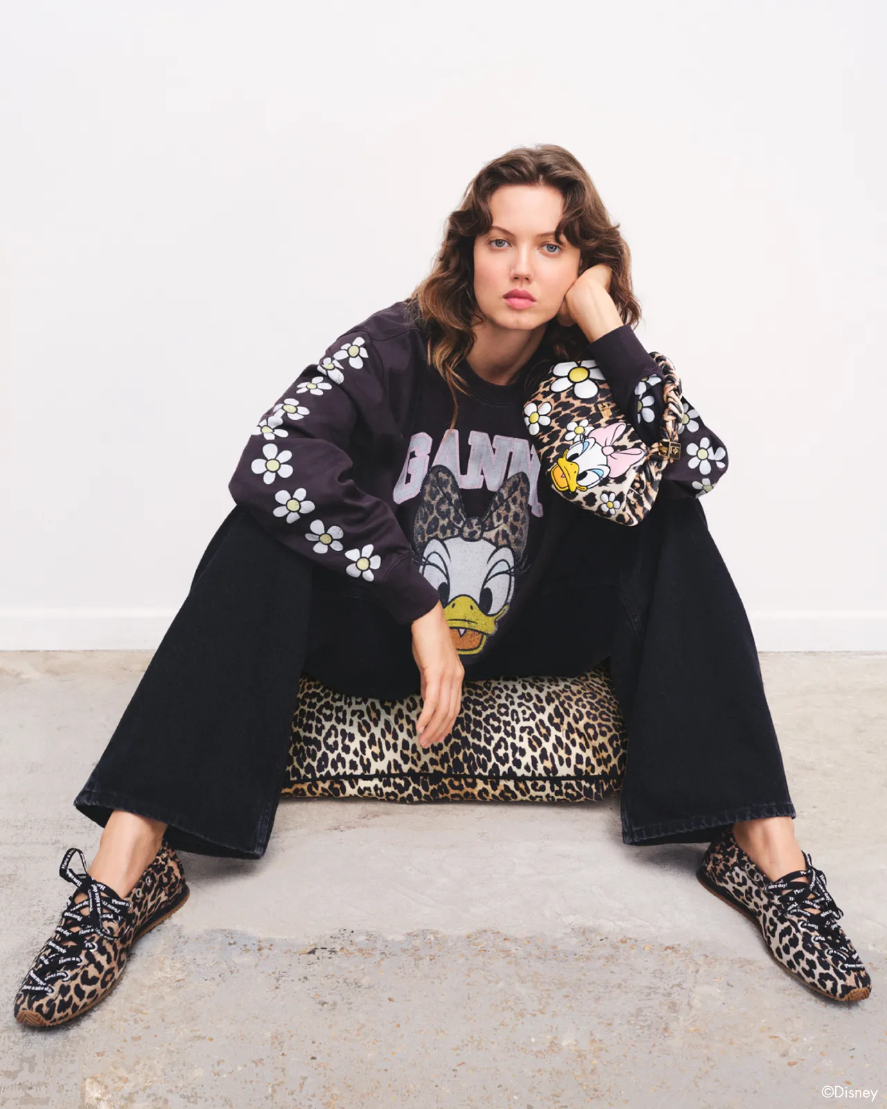 全新聯名系列設計上加入漫畫風格印花、吸睛色調。品牌提供