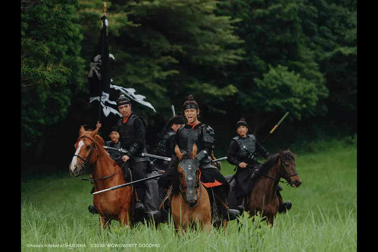 龜梨和也（中）飾演武功高強的傳奇戰士。Hami Video提供